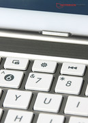 Le clavier intègre de nombreuses touches spéciales.