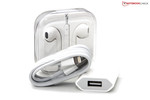 Dans la boîte: EarPods (casque/micro), adaptateur secteur, un cable Lightning.