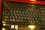 Pire encore: le clavier, qui est plein d'empreintes digitales à chaque fois qu'il est utilisé.