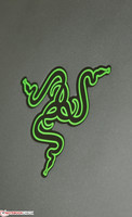 Le logo Razer s'illumine en vert lorsque la machine est allumée.