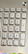 Un pavé numérique est intégré aux côtés du clavier.
