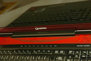 Le Qosmio X300 est parfait pour ceux qui cherchent un portable haute performance avec. Toutefois, avec un prix de 3.130 Euro pour le modèle haut de gamme Qosmio version X300-13E, il est définitivement un poids lourd en ce qui concerne le prix.