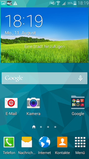 L'interface logicielle TouchWiz UI est basée sur Android 4.4, et ne diffère pas de celle du Galaxy S5.
