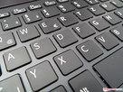 ... et le socle sur lequel repose le clavier plie sous une pression.