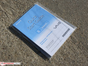 Les accessoires de la boîte sont limités à ce guide de démarrage rapide. L'utilisateur doit graver soit même un disque de restauration.