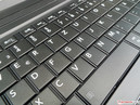 ... permettent une course plus confortable des touches du clavier...