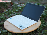 L'EeeBook X205TA-FD005BS : une bonne machine pour le surf et des applications bureautiques grâce à un écran convaincant.