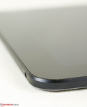 Avec une épaisseur de seulement 7,6 mm, le Chi s'intercalle entre la Surface Pro 3 et l'iPad Air 2.