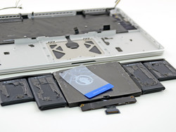 batterie collée (source: ifixit.com)