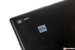 Laid : la puce NFC est indiquée par un sticker.