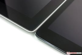 Côte à côté, la différence d'épaisseur entre l'iPad 4 et l'Air est clairement visible.