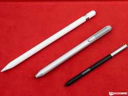 De gauche à droite : Apple Pencil, Surface Pen, S Pen