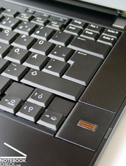 Le clavier rétro éclairé est très utile en particulier en usage dans un environnement plus sombre.