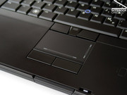 La combinaison touchpad-TrackPoint fournit un service passable.