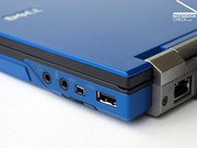 A coté du port USB classique, le boitier offre aussi une interface série combinée USB/eSATA, un Firewire est les prise classiques 3.5 mm pour les écouteurs et le microphone.