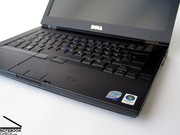 En apparence, le Dell Latitude E6400 ne peut être distingué de sa station de travail collègue, le Precision M2400.