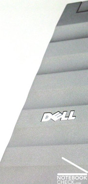 Un point frappant du Dell Precision M4400 est surement le couvercle d'écran incurvé fait de magnesium avec une finition d'argent.
