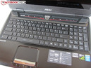 Le fabricant utilise une disposition du touche du clavier propre à lui.