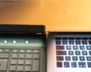Ecran du 17" HP Workstation (Dreamcolor 2) vs MacBook Air.