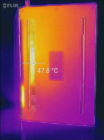 La caméra infrarouge enregistre aussi les températures à travers les ouvertures de refroidissement, mais les températures des surfaces restent acceptables.