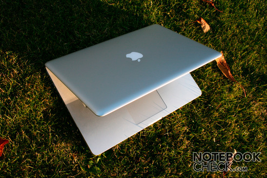 Apple MacBook Pro - petit, léger, beau, fort, réflétant
