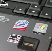 Le processeur T9300 d'Intel avec 2.5 GHz assure une bonne performance bureautique.
