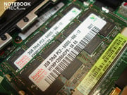 Les deux principaux modules mémoire (2 x 2 GByte DDR2-800, maximum possible 4 GByte)