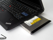 Au lieu du graveur DVD, il ya aussi la possibilité du disque Blu-ray, ce qui rend le Lenovo SL400 complet.
