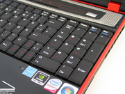 Une particularité du clavier est séparé de son pavé numérique supplémentaire.
