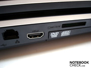 Le RJ-45 gigabit LAN, HDMI, et le lecteur de cartes 7-en-1 avec le graveur DVD.