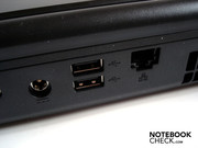 A l'arrière l'alimentation, deux autres ports USB 2.0 et un port RJ-45 gigabit LAN.
