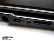 Le modem RJ_11, un port USB 2.0, Firewire et un lecteur de cartes 7-en-1.