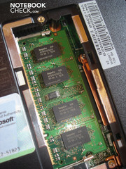 1 Go de RAM DDR2 avec un max de 2 Go