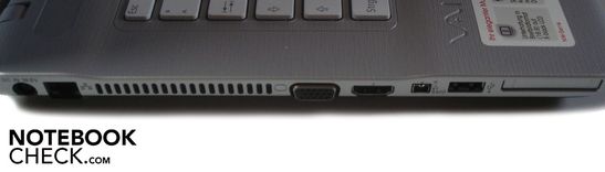 Gauche:entrée alimentation, RJ-45 Gigabit LAN, VGA, HDMI, Firewire, USB 2.0, ExpressCard 34mm