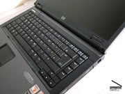 Le HP Compaq 6715 a un design décent, de type business.