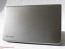 La face arrière du Toshiba P50-A-11L est plutôt agréable.