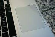 Le nouveau trackpad de verre a d'excellentes propriétés de glisse, mais les pilotes pour Windows sont juste imparfaits.