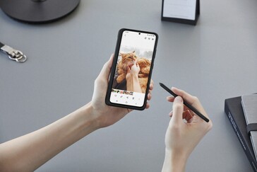 Vous pouvez utiliser un stylo S avec le S21 Ultra... (Source : Samsung)