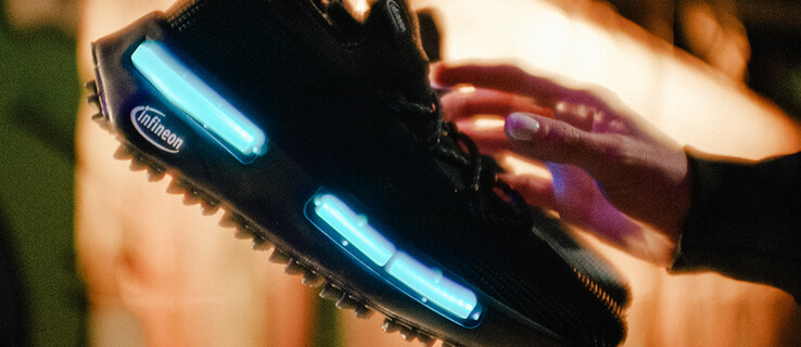 Le Lighting Shoe réagit à la musique ambiante par des effets d'éclairage LED (Image Source : Infineon)