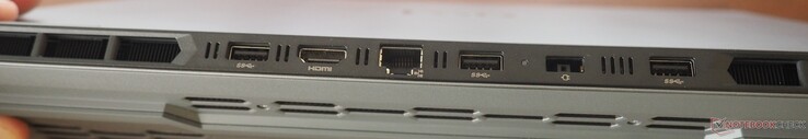 Face arrière : 3x USB-A 3.2 Gen1, HDMI 2.1, RJ-45, alimentation électrique