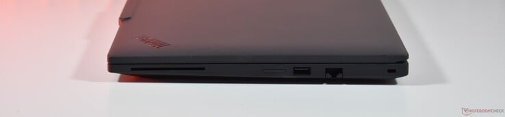 droit : Lecteur de carte à puce, USB A 3.2 Gen 1, RJ45 Ethernet, emplacement pour verrou Kensington