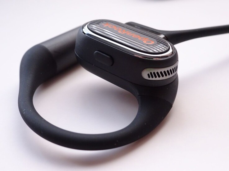 Un seul bouton situé en haut de chaque écouteur permet de contrôler les appels, la musique, les assistants d'intelligence artificielle et les paramètres d'égalisation. (Source de l'image : Notebookcheck)