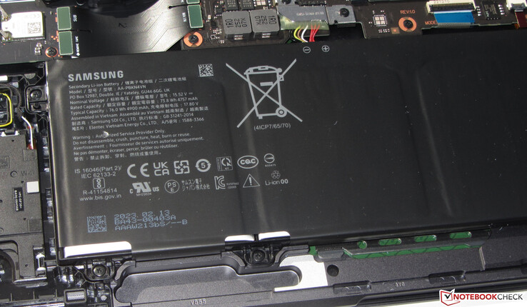 La batterie a une capacité de 76 Wh.