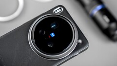 Le Vivo X200 Ultra avec poignée et téléconvertisseur : les utilisateurs ont déjà pris des photos et des vidéos impressionnantes avec le nouvel appareil photo Zeiss (Source : Weibo)