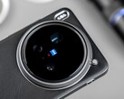 Le Vivo X200 Ultra avec poignée et téléconvertisseur : les utilisateurs ont déjà pris des photos et des vidéos impressionnantes avec le nouvel appareil photo Zeiss (Source : Weibo)