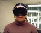 Casque de réalité virtuelle Steam Frame porté par un joueur