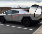 Au moins 15 Tesla Cybertrucks sont concernés par un grave problème de gâche de porte qui entraîne un désalignement du panneau de porte. (Source de l'image : Auto Focus sur YouTube - édité)