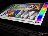 L'ordinateur portable HP pliable de 17 pouces prend forme avec la révélation du fournisseur du film de couverture de son écran OLED flexible