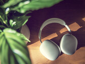 Les AirPods Max pourraient bientôt supporter plus que les codecs AAC et SBC, 18 mois après leur lancement. (Image source : Super Snapper)