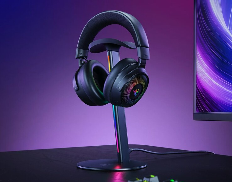 La Razer Base Station V3 Chroma est dotée d'un rebord incurvé antidérapant permettant de maintenir en toute sécurité les casques compatibles.